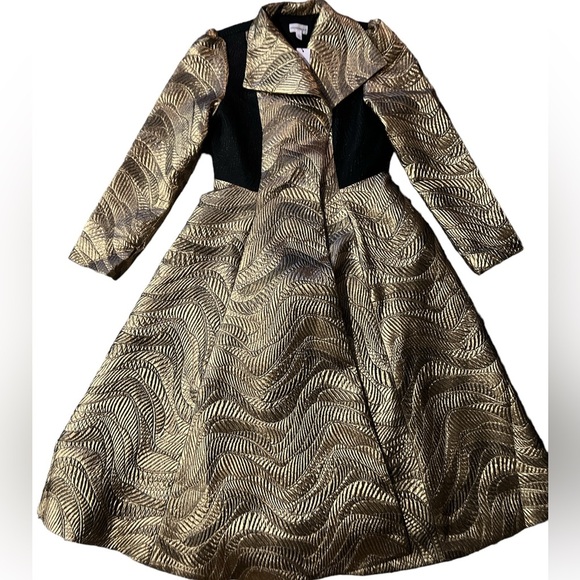 Making the Cut Season 3 Winning Look Jeanette's Metallic Gold Jacquard Coat - Picture 9 of 14